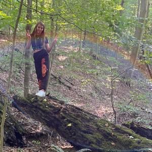 Meet your Posher, Hilary